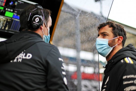 Daniel Ricciardo (AUS) Renault F1 Team with Karel Loos (BEL) Renault F1 Team Race Engineer.
14.11.2020. Formula 1 World Championship, Rd 14, Turkish Grand Prix, Istanbul, Turkey, Qualifying Day.
- www.xpbimages.com, EMail: requests@xpbimages.com © Copyright: Charniaux / XPB Images
