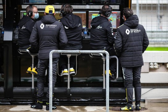Esteban Ocon (FRA) Renault F1 Team and Daniel Ricciardo (AUS) Renault F1 Team on the pit gantry.
14.11.2020. Formula 1 World Championship, Rd 14, Turkish Grand Prix, Istanbul, Turkey, Qualifying Day.
- www.xpbimages.com, EMail: requests@xpbimages.com © Copyright: Charniaux / XPB Images