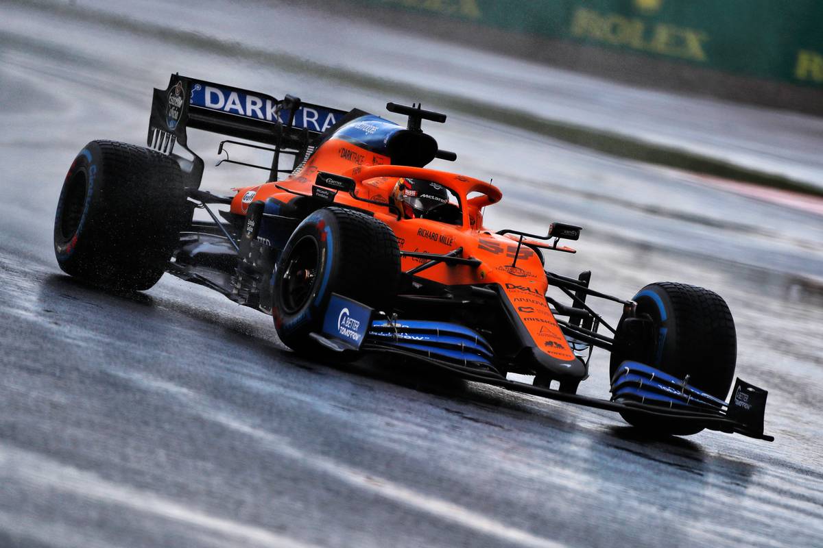 Carlos Sainz Jr (ESP) McLaren MCL35.