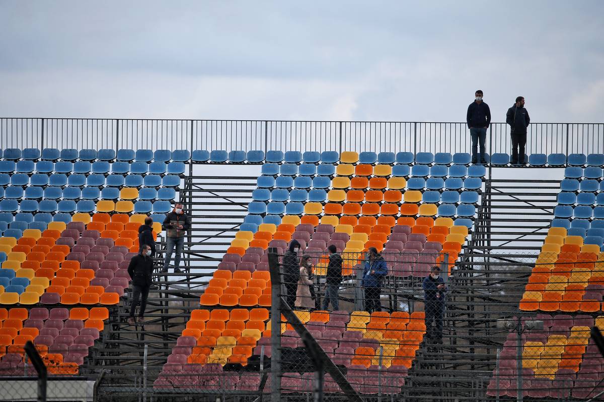 Circuit atmosphere - people in the grandstand.