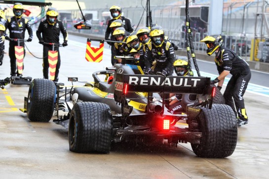 Esteban Ocon (FRA) Renault F1 Team RS20 makes a pit stop.
15.11.2020. Formula 1 World Championship, Rd 14, Turkish Grand Prix, Istanbul, Turkey, Race Day.
- www.xpbimages.com, EMail: requests@xpbimages.com © Copyright: Charniaux / XPB Images