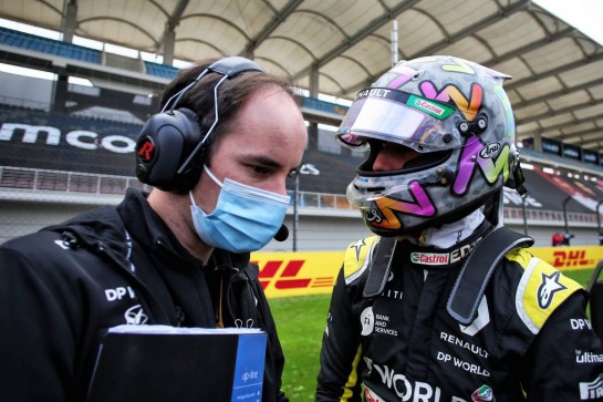 Daniel Ricciardo (AUS) Renault F1 Team with Karel Loos (BEL) Renault F1 Team Race Engineer on the grid.
15.11.2020. Formula 1 World Championship, Rd 14, Turkish Grand Prix, Istanbul, Turkey, Race Day.
- www.xpbimages.com, EMail: requests@xpbimages.com © Copyright: Charniaux / XPB Images