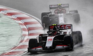 Magnussen feared crash with leaders because of dirty mirrors