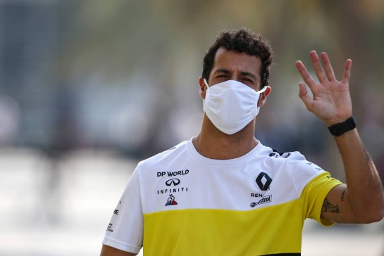 Daniel Ricciardo (AUS) Renault F1 Team.
26.11.2020. Formula 1 World Championship, Rd 15, Bahrain Grand Prix, Sakhir, Bahrain, Preparation Day.
- www.xpbimages.com, EMail: requests@xpbimages.com © Copyright: Charniaux / XPB Images
