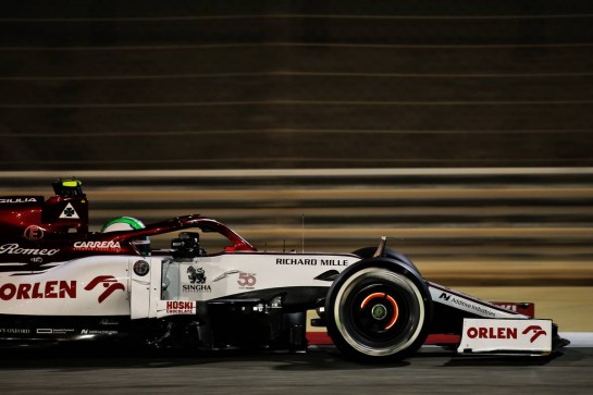 Antonio Giovinazzi (ITA) Alfa Romeo Racing C39.
27.11.2020. Formula 1 World Championship, Rd 15, Bahrain Grand Prix, Sakhir, Bahrain, Practice Day
- www.xpbimages.com, EMail: requests@xpbimages.com © Copyright: Batchelor / XPB Images