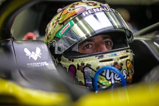 Daniel Ricciardo (AUS) Renault F1 Team RS20.
28.11.2020. Formula 1 World Championship, Rd 15, Bahrain Grand Prix, Sakhir, Bahrain, Qualifying Day.
- www.xpbimages.com, EMail: requests@xpbimages.com © Copyright: Charniaux / XPB Images