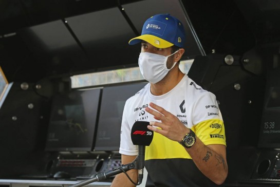 Daniel Ricciardo (AUS) Renault F1 Team.
29.11.2020. Formula 1 World Championship, Rd 15, Bahrain Grand Prix, Sakhir, Bahrain, Race Day.
- www.xpbimages.com, EMail: requests@xpbimages.com © Copyright: Charniaux / XPB Images