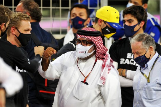 Jean Todt (FRA) FIA President on the grid.
29.11.2020. Formula 1 World Championship, Rd 15, Bahrain Grand Prix, Sakhir, Bahrain, Race Day.
- www.xpbimages.com, EMail: requests@xpbimages.com © Copyright: Moy / XPB Images