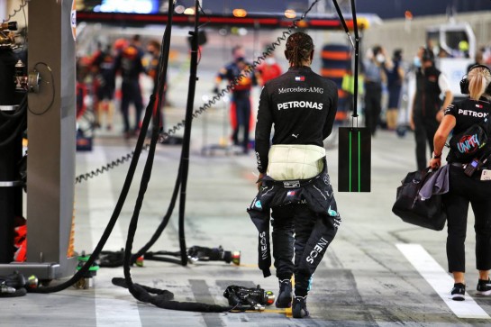 Lewis Hamilton (GBR) Mercedes AMG F1 in the pits while the race is stopped.
29.11.2020. Formula 1 World Championship, Rd 15, Bahrain Grand Prix, Sakhir, Bahrain, Race Day.
- www.xpbimages.com, EMail: requests@xpbimages.com © Copyright: Charniaux / XPB Images
