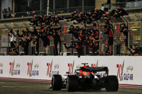 Third placed Alexander Albon (THA) Red Bull Racing RB16 at the end of the race.
29.11.2020. Formula 1 World Championship, Rd 15, Bahrain Grand Prix, Sakhir, Bahrain, Race Day.
- www.xpbimages.com, EMail: requests@xpbimages.com © Copyright: Moy / XPB Images