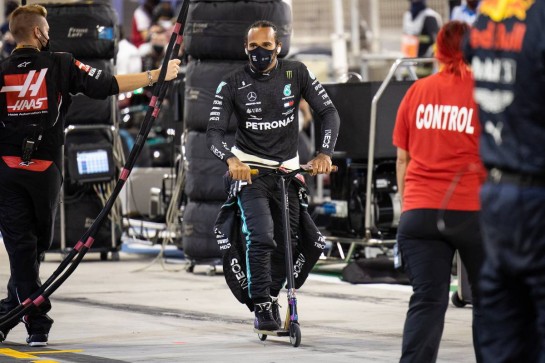 Lewis Hamilton (GBR) Mercedes AMG F1 in the pits while the race is stopped.
29.11.2020. Formula 1 World Championship, Rd 15, Bahrain Grand Prix, Sakhir, Bahrain, Race Day.
- www.xpbimages.com, EMail: requests@xpbimages.com © Copyright: Bearne / XPB Images