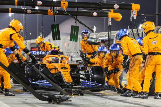 Lando Norris (GBR) McLaren MCL35 makes a pit stop.
29.11.2020. Formula 1 World Championship, Rd 15, Bahrain Grand Prix, Sakhir, Bahrain, Race Day.
- www.xpbimages.com, EMail: requests@xpbimages.com © Copyright: Charniaux / XPB Images