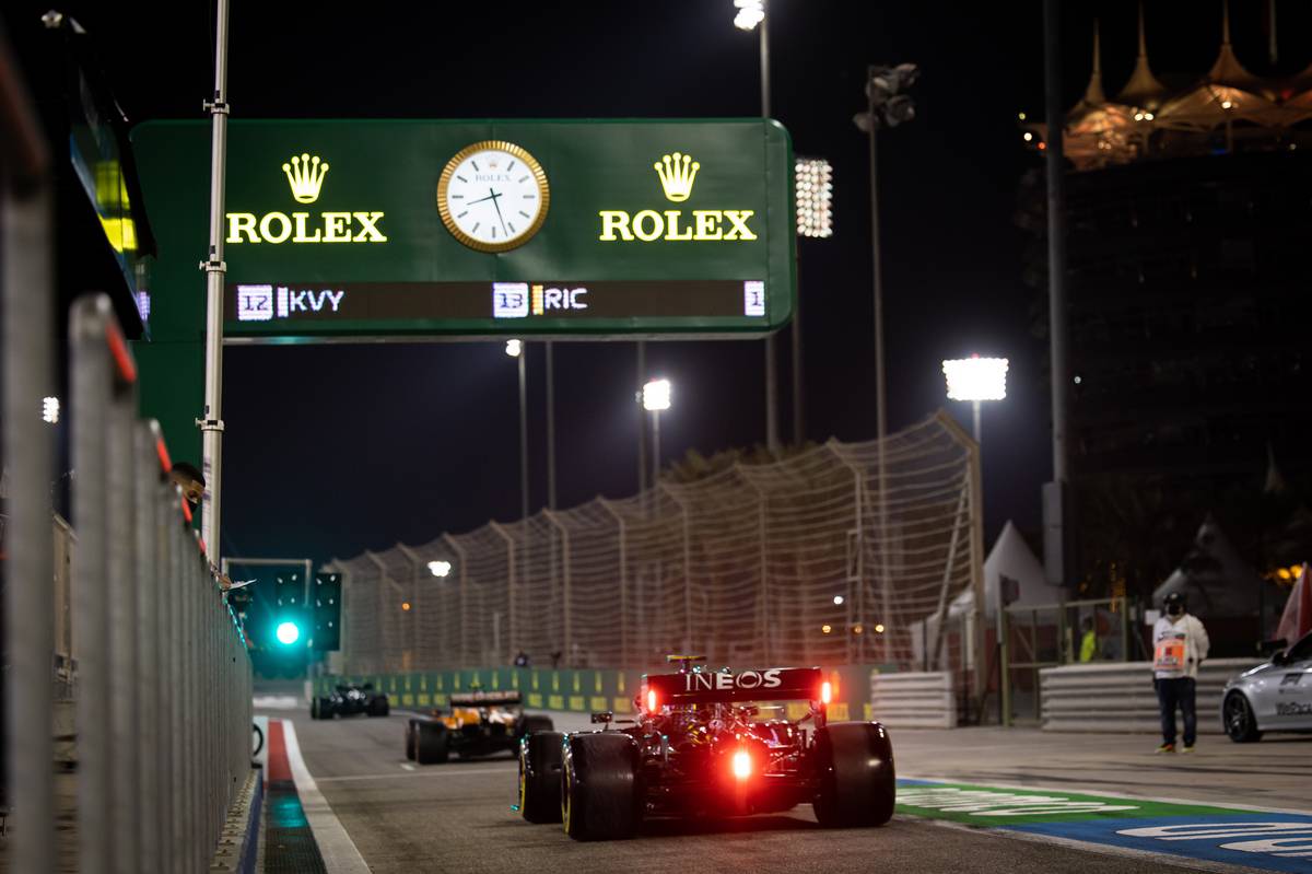 Valtteri Bottas (FIN) Mercedes AMG F1 W11 leaves the pits. 05.12.2020. Formula 1 World Championship, Rd 16, Sakhir Grand Prix