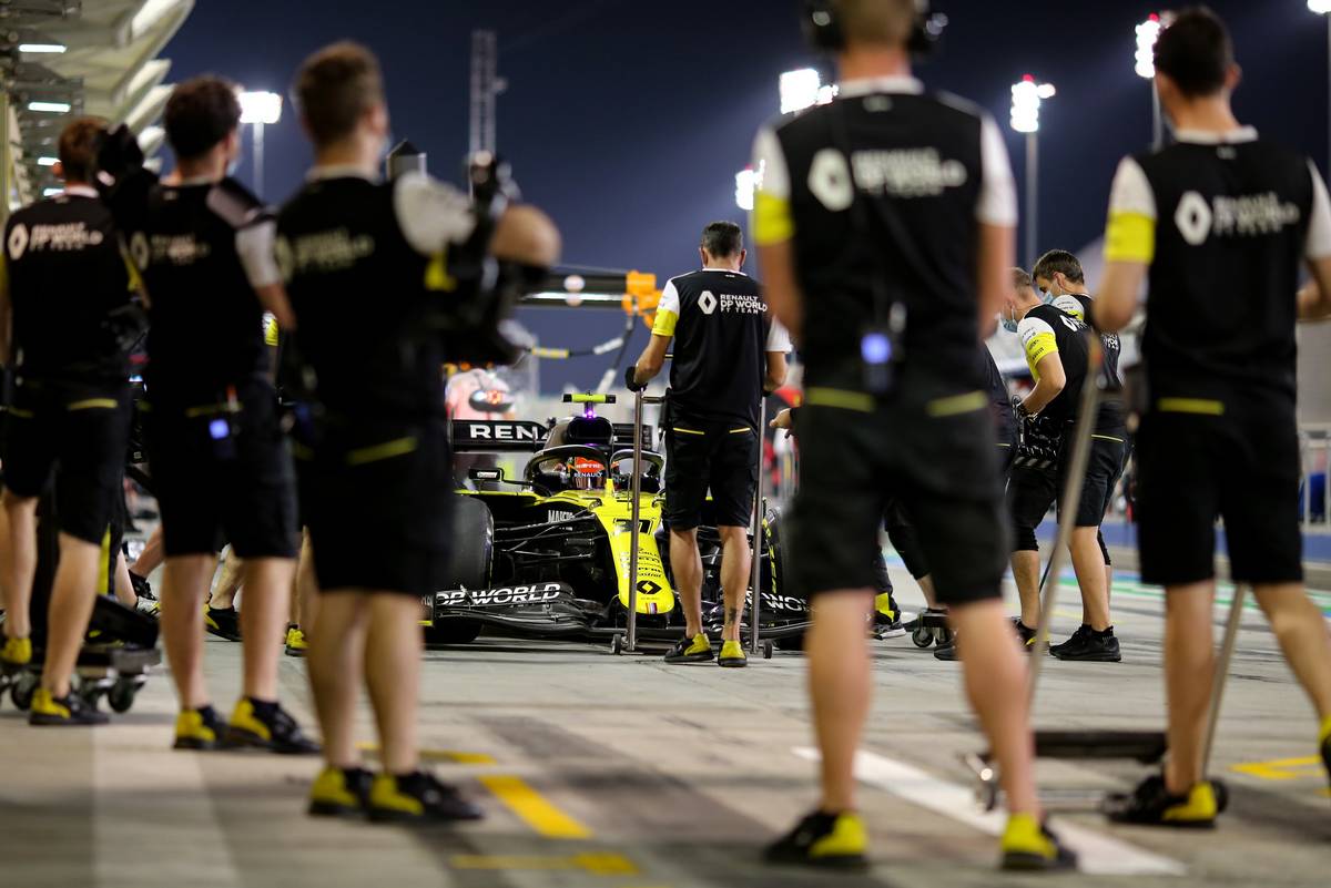 Esteban Ocon (FRA) Renault F1 Team RS20. 05.12.2020. Formula 1 World Championship, Rd 16, Sakhir Grand Prix