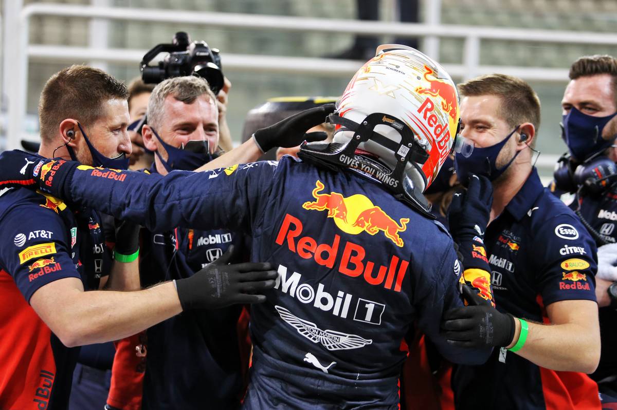 Max Verstappen (NLD) Red Bull Racing celebrates his pole position in qualifying parc ferme with the team. 12.12.2020. Formula 1 World Championship, Rd 17, Abu Dhabi Grand Prix, Yas Marina Circuit