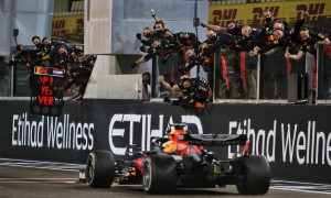 Verstappen scores cruise control victory in Abu Dhabi