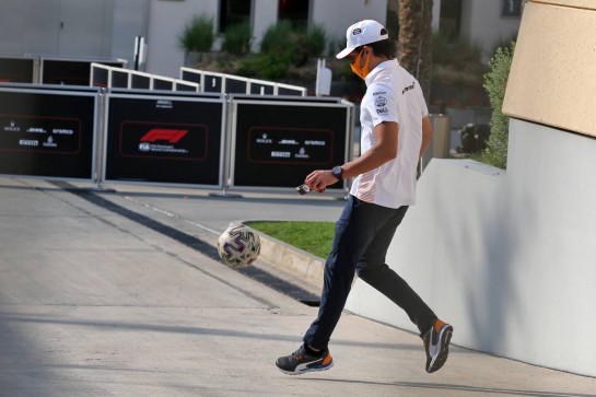 Carlos Sainz Jr (ESP) McLaren.
03.12.2020. Formula 1 World Championship, Rd 16, Sakhir Grand Prix, Sakhir, Bahrain, Preparation Day.
- www.xpbimages.com, EMail: requests@xpbimages.com © Copyright: Moy / XPB Images