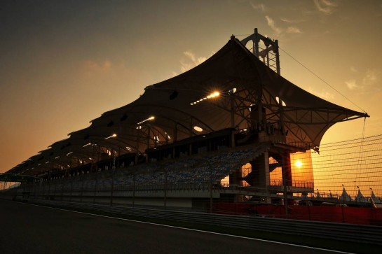 Circuit atmosphere - sunset over the track.
03.12.2020. Formula 1 World Championship, Rd 16, Sakhir Grand Prix, Sakhir, Bahrain, Preparation Day.
- www.xpbimages.com, EMail: requests@xpbimages.com © Copyright: Moy / XPB Images