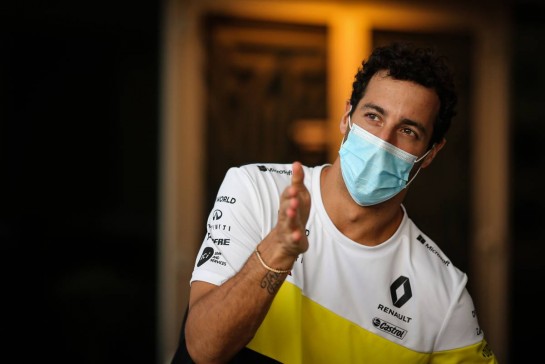 Daniel Ricciardo (AUS) Renault F1 Team.
03.12.2020. Formula 1 World Championship, Rd 16, Sakhir Grand Prix, Sakhir, Bahrain, Preparation Day.
- www.xpbimages.com, EMail: requests@xpbimages.com © Copyright: Charniaux / XPB Images