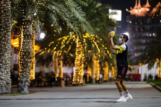 Daniel Ricciardo (AUS) Renault F1 Team.
03.12.2020. Formula 1 World Championship, Rd 16, Sakhir Grand Prix, Sakhir, Bahrain, Preparation Day.
- www.xpbimages.com, EMail: requests@xpbimages.com © Copyright: Charniaux / XPB Images