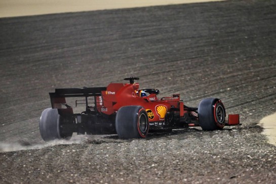 Sebastian Vettel (GER) Ferrari SF1000 recovers back onto the circuit.
04.12.2020. Formula 1 World Championship, Rd 16, Sakhir Grand Prix, Sakhir, Bahrain, Practice Day
- www.xpbimages.com, EMail: requests@xpbimages.com © Copyright: Batchelor / XPB Images