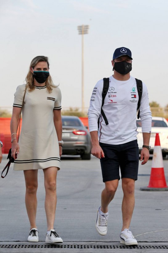 (L to R): Tiffany Cromwell (AUS) Professional Cyclist with boyfriend Valtteri Bottas (FIN) Mercedes AMG F1.
05.12.2020. Formula 1 World Championship, Rd 16, Sakhir Grand Prix, Sakhir, Bahrain, Qualifying Day.
- www.xpbimages.com, EMail: requests@xpbimages.com © Copyright: Moy / XPB Images
