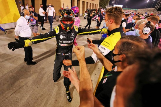 Esteban Ocon (FRA) Renault F1 Team celebrates his second position in parc ferme with the team.
06.12.2020. Formula 1 World Championship, Rd 16, Sakhir Grand Prix, Sakhir, Bahrain, Race Day.
- www.xpbimages.com, EMail: requests@xpbimages.com © Copyright: Charniaux / XPB Images