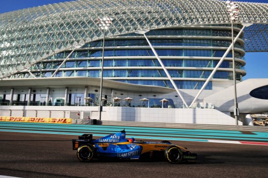 Fernando Alonso (ESP) Renault F1 Team in the 2005 Renault R25.
11.12.2020. Formula 1 World Championship, Rd 17, Abu Dhabi Grand Prix, Yas Marina Circuit, Abu Dhabi, Practice Day.
- www.xpbimages.com, EMail: requests@xpbimages.com © Copyright: Moy / XPB Images