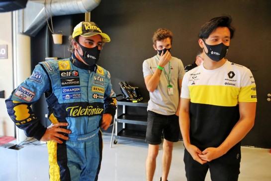 (L to R): Fernando Alonso (ESP) Renault F1 Team with Christian Lundgaard (DEN) Renault Sport Academy Driver and Guanyu Zhou (CHN) Renault F1 Team Test Driver.
11.12.2020. Formula 1 World Championship, Rd 17, Abu Dhabi Grand Prix, Yas Marina Circuit, Abu Dhabi, Practice Day.
- www.xpbimages.com, EMail: requests@xpbimages.com © Copyright: Charniaux / XPB Images