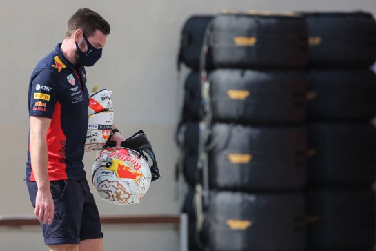 Bradley Scanes (GBR) Red Bull Racing Physio and Performance Coach for Max Verstappen (NLD) Red Bull Racing.
12.12.2020. Formula 1 World Championship, Rd 17, Abu Dhabi Grand Prix, Yas Marina Circuit, Abu Dhabi, Qualifying Day.
- www.xpbimages.com, EMail: requests@xpbimages.com © Copyright: Charniaux / XPB Images
