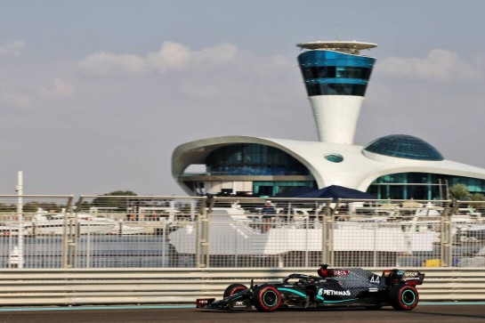 Lewis Hamilton (GBR) Mercedes AMG F1 W11.
12.12.2020. Formula 1 World Championship, Rd 17, Abu Dhabi Grand Prix, Yas Marina Circuit, Abu Dhabi, Qualifying Day.
- www.xpbimages.com, EMail: requests@xpbimages.com © Copyright: Batchelor / XPB Images