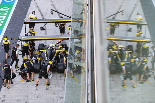 Esteban Ocon (FRA) Renault F1 Team RS20 practices a pit stop.
12.12.2020. Formula 1 World Championship, Rd 17, Abu Dhabi Grand Prix, Yas Marina Circuit, Abu Dhabi, Qualifying Day.
- www.xpbimages.com, EMail: requests@xpbimages.com © Copyright: Charniaux / XPB Images