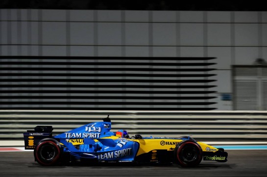 Fernando Alonso (ESP) Renault F1 Team in the 2005 Renault R25.
12.12.2020. Formula 1 World Championship, Rd 17, Abu Dhabi Grand Prix, Yas Marina Circuit, Abu Dhabi, Qualifying Day.
- www.xpbimages.com, EMail: requests@xpbimages.com © Copyright: Batchelor / XPB Images