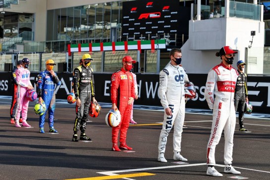 The drivers' end of season group photograph.
13.12.2020. Formula 1 World Championship, Rd 17, Abu Dhabi Grand Prix, Yas Marina Circuit, Abu Dhabi, Race Day.
- www.xpbimages.com, EMail: requests@xpbimages.com © Copyright: Moy / XPB Images
