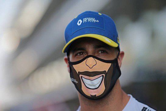 Daniel Ricciardo (AUS) Renault F1 Team.
13.12.2020. Formula 1 World Championship, Rd 17, Abu Dhabi Grand Prix, Yas Marina Circuit, Abu Dhabi, Race Day.
- www.xpbimages.com, EMail: requests@xpbimages.com © Copyright: Charniaux / XPB Images