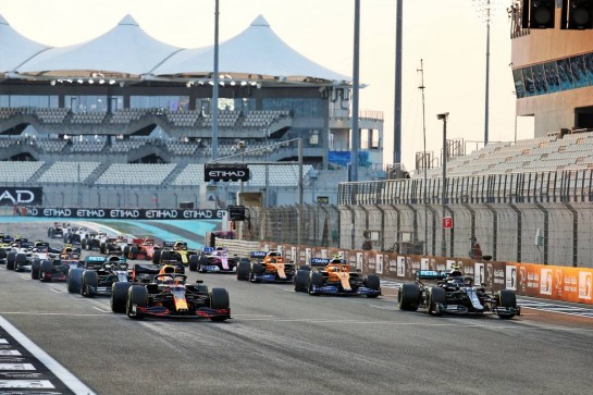 Max Verstappen (NLD) Red Bull Racing RB16 leads at the start of the race.
13.12.2020. Formula 1 World Championship, Rd 17, Abu Dhabi Grand Prix, Yas Marina Circuit, Abu Dhabi, Race Day.
- www.xpbimages.com, EMail: requests@xpbimages.com © Copyright: Charniaux / XPB Images