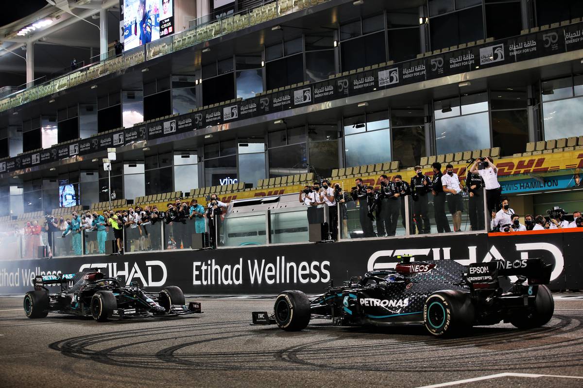 Lewis Hamilton (GBR) Mercedes AMG F1 W11 and Valtteri Bottas (FIN) Mercedes AMG F1 W11 - doughnuts at the end of the race. 13.12.2020. Formula 1 World Championship, Rd 17, Abu Dhabi Grand Prix