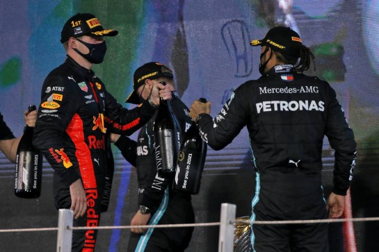 (L to R): Race winner Max Verstappen (NLD) Red Bull Racing celebrates on the podium with third placed Lewis Hamilton (GBR) Mercedes AMG F1.
13.12.2020. Formula 1 World Championship, Rd 17, Abu Dhabi Grand Prix, Yas Marina Circuit, Abu Dhabi, Race Day.
- www.xpbimages.com, EMail: requests@xpbimages.com © Copyright: Moy / XPB Images