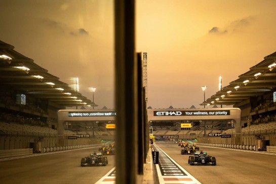 Lewis Hamilton (GBR) Mercedes AMG F1 W11.
13.12.2020. Formula 1 World Championship, Rd 17, Abu Dhabi Grand Prix, Yas Marina Circuit, Abu Dhabi, Race Day.
- www.xpbimages.com, EMail: requests@xpbimages.com © Copyright: Bearne / XPB Images