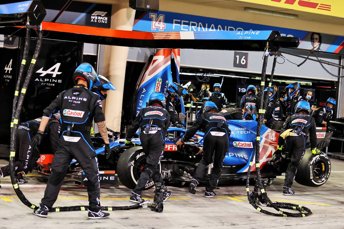 Fernando Alonso (ESP) Alpine F1 Team A521 retired from the race. 28.03.2021. Formula 1 World Championship, Rd 1, Bahrain Grand Prix