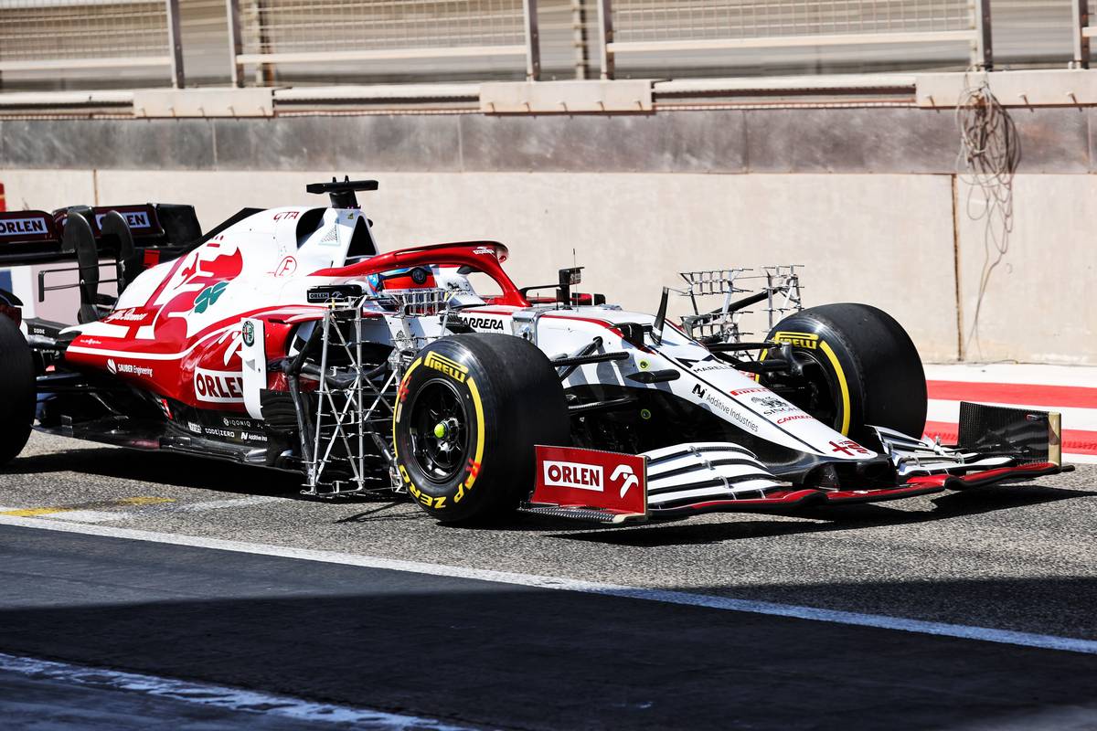 Kimi Raikkonen (FIN) Alfa Romeo Racing C41 running sensor equipment.