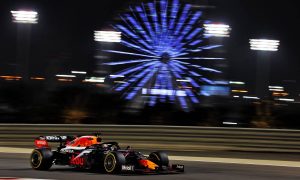 Verstappen stays in charge for floodlit FP2 in Bahrain