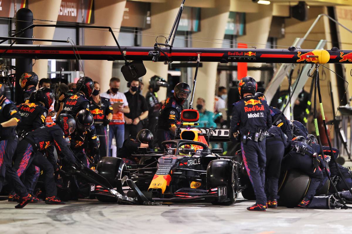Sergio Perez (MEX) Red Bull Racing RB16B makes a pit stop. 28.03.2021. Formula 1 World Championship, Rd 1, Bahrain Grand Prix