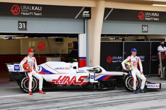 (L to R): Nikita Mazepin (RUS) Haas F1 Team and Mick Schumacher (GER) Haas F1 Team with the Haas VF-21.
12.03.2021. Formula 1 Testing, Sakhir, Bahrain, Day One.
- www.xpbimages.com, EMail: requests@xpbimages.com © Copyright: Bearne / XPB Images