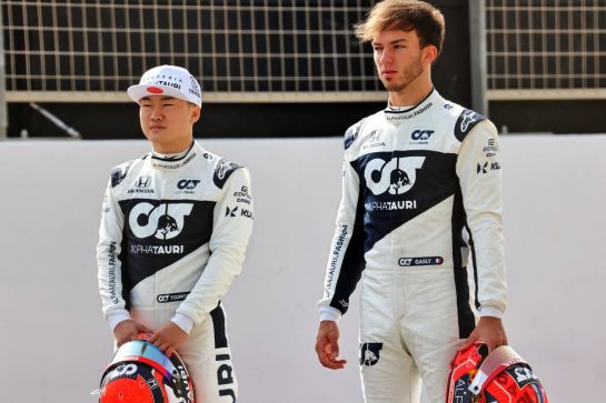 (L to R): Yuki Tsunoda (JPN) AlphaTauri and Pierre Gasly (FRA) AlphaTauri.
12.03.2021. Formula 1 Testing, Sakhir, Bahrain, Day One.
- www.xpbimages.com, EMail: requests@xpbimages.com © Copyright: Batchelor / XPB Images
