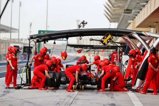 Charles Leclerc (MON) Ferrari SF-21 practices a pit stop.
13.03.2021. Formula 1 Testing, Sakhir, Bahrain, Day Two.
- www.xpbimages.com, EMail: requests@xpbimages.com © Copyright: Moy / XPB Images