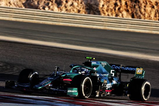 Sebastian Vettel (GER) Aston Martin F1 Team AMR21.
14.03.2021. Formula 1 Testing, Sakhir, Bahrain, Day Three.
- www.xpbimages.com, EMail: requests@xpbimages.com © Copyright: Batchelor / XPB Images