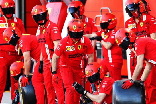 Ferrari mechanics practice a pit stop.
14.03.2021. Formula 1 Testing, Sakhir, Bahrain, Day Three.
- www.xpbimages.com, EMail: requests@xpbimages.com © Copyright: Moy / XPB Images