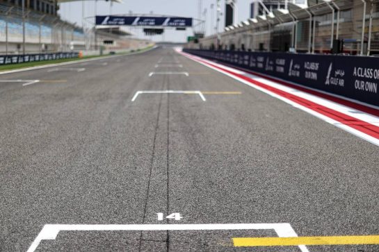 Track Atmosphere 
25.03.2021. Formula 1 World Championship, Rd 1, Bahrain Grand Prix, Sakhir, Bahrain, Preparation Day.
- www.xpbimages.com, EMail: requests@xpbimages.com © Copyright: Charniaux / XPB Images