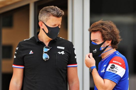 (L to R): Marcin Budkowski (POL) Alpine F1 Team Executive Director with Fernando Alonso (ESP) Alpine F1 Team.
25.03.2021. Formula 1 World Championship, Rd 1, Bahrain Grand Prix, Sakhir, Bahrain, Preparation Day.
- www.xpbimages.com, EMail: requests@xpbimages.com © Copyright: Moy / XPB Images